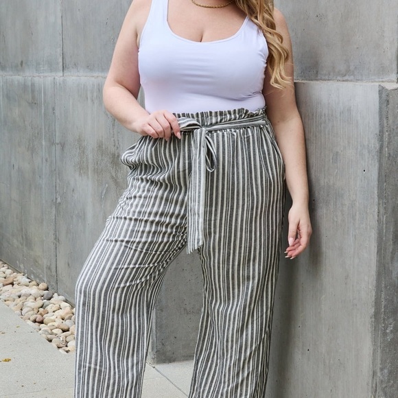 Paperbag Waist Striped Culotte Pants - Picture 9 of 10